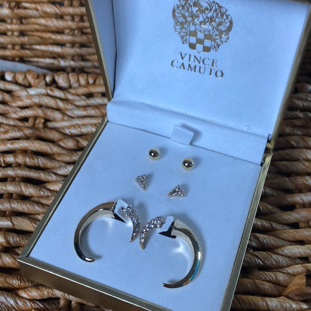 NWT! Vince CAMUTO Earring stud set.